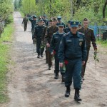 Возложение цветов к могилам павших в Великой Отечественной Войне советских воинов